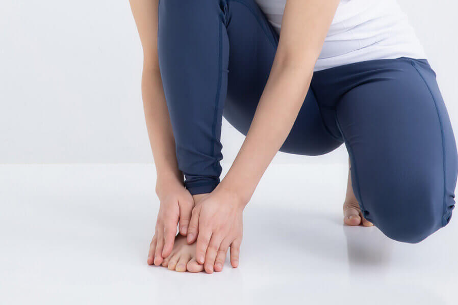足の甲の鈍痛の原因と対処